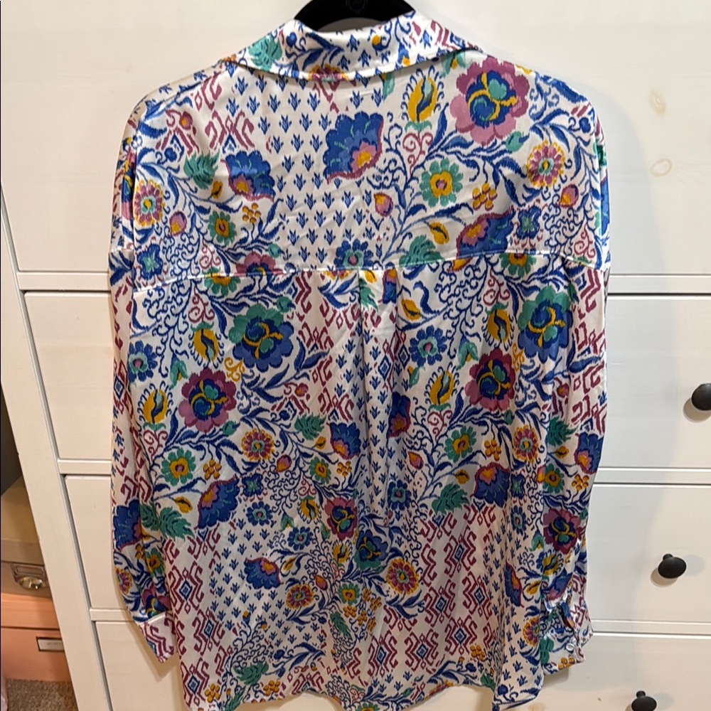 Colorful Floral Button-Up Blouse - Picture 4 of 4
